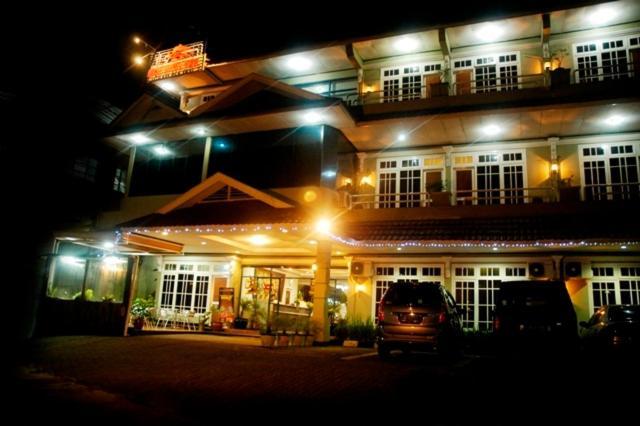 Hotel Mirah Sartika Богор Экстерьер фото